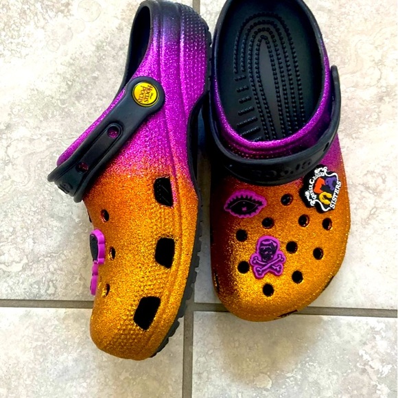 ((((SOLD))))Disney hocus-pocus crocs - Picture 4 of 5